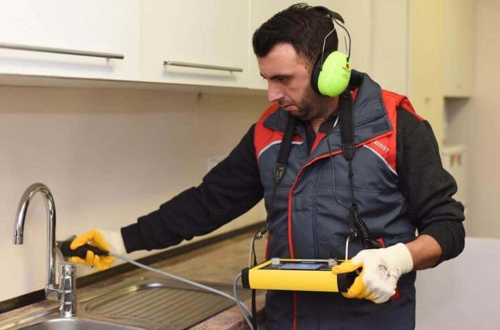 فني كشف تسربات